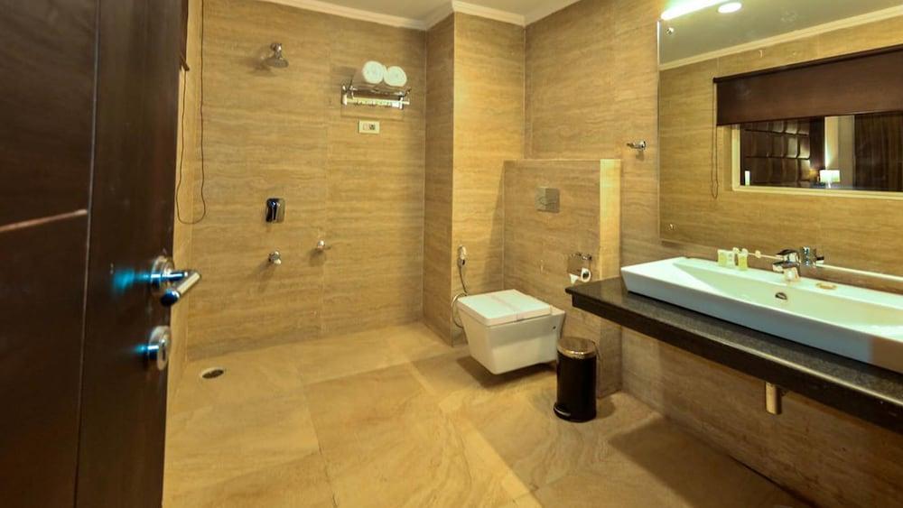Hotel Heritage Luxury - Bathroom