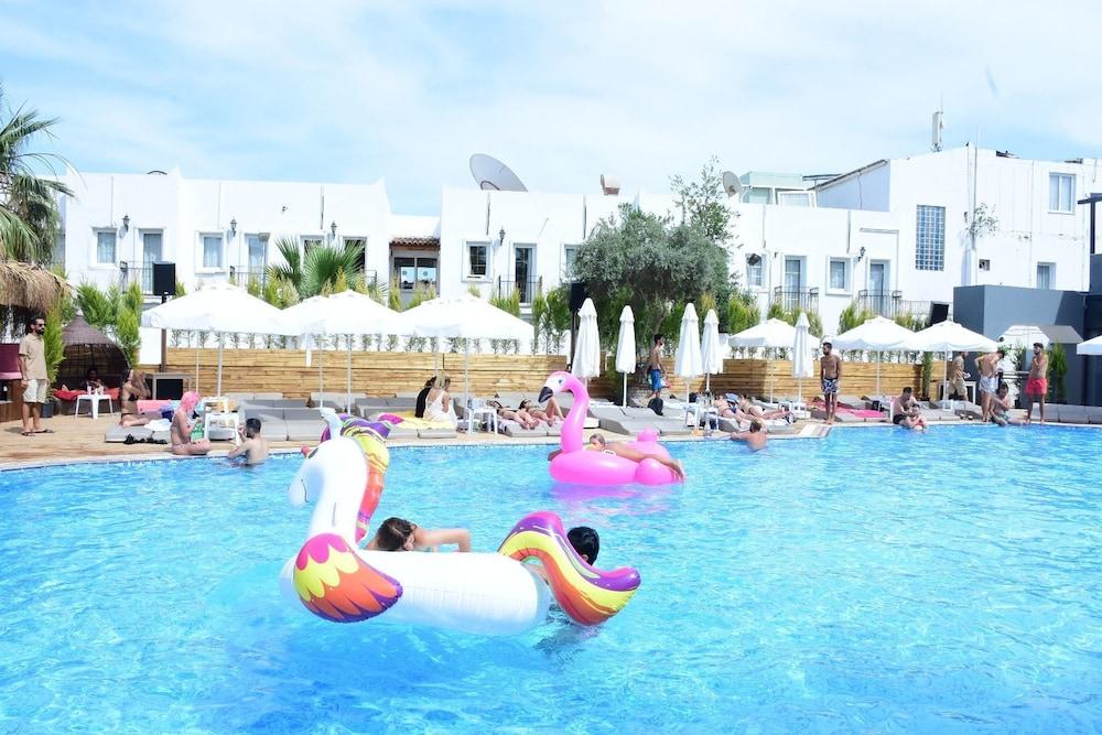 Sun Beach Resort Hotel - Featured Image