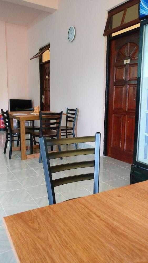 Baivaru Guesthouse Services - Lobby Sitting Area