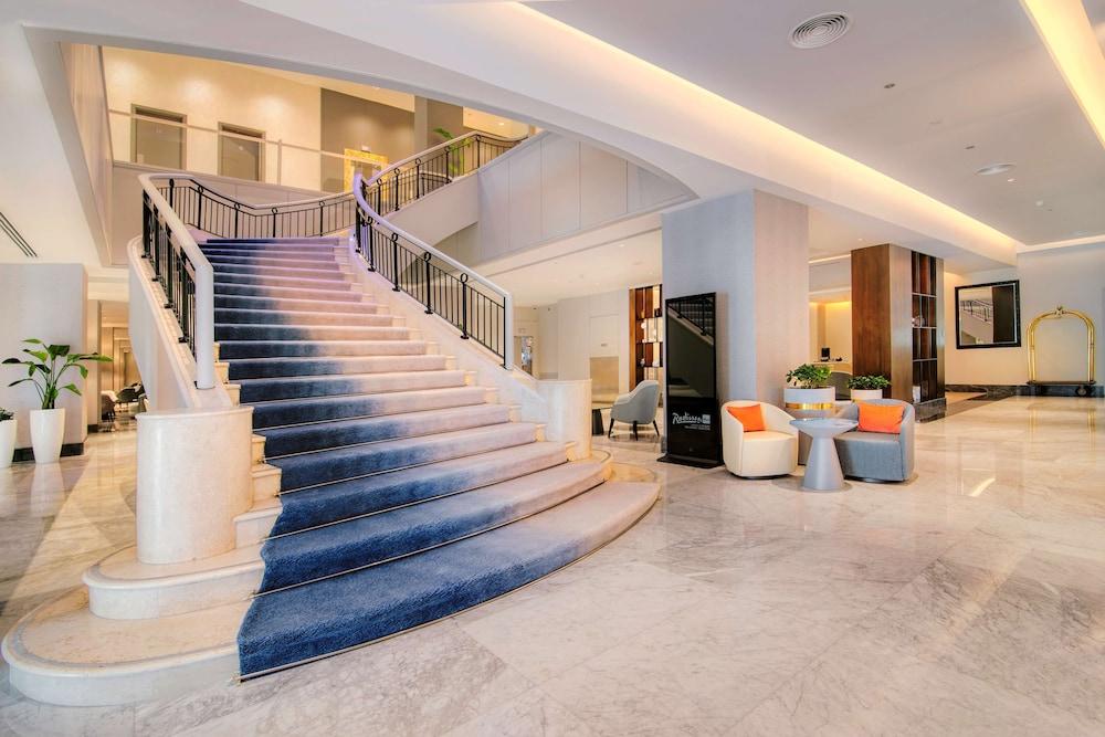 Radisson Blu Hotel & Resort, Abu Dhabi Corniche - Lobby