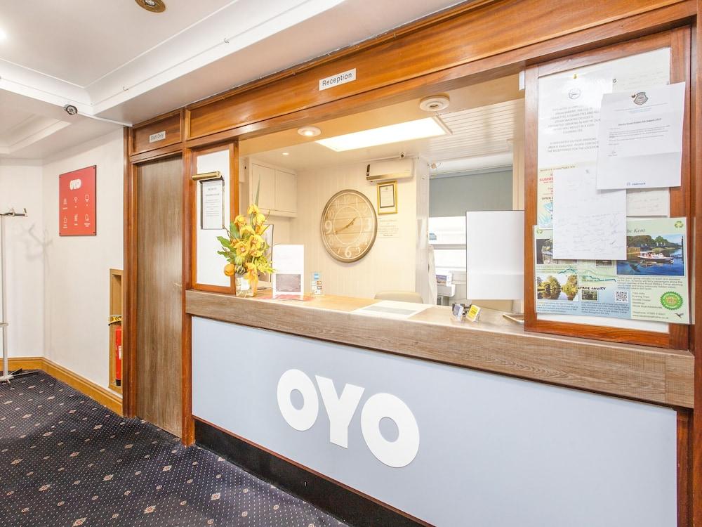 OYO Stade Court Hotel - Reception