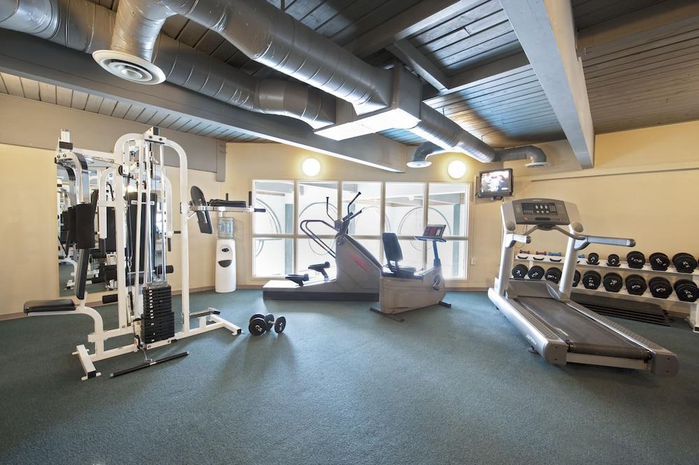Tonquin Inn - Fitness Facility