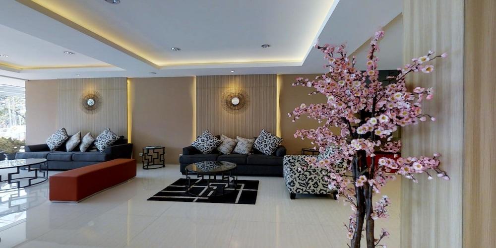 The Gloria Suites Jakarta - Lobby Sitting Area