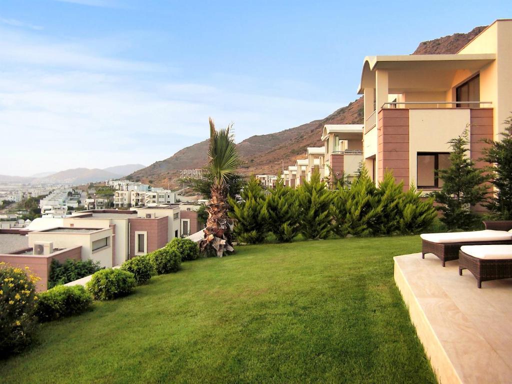 3 Bedrooms Villa at TurgutreisBodrum 800 M Away From The Beach With Sea View Shared Pool and Enclosed Garden - Other