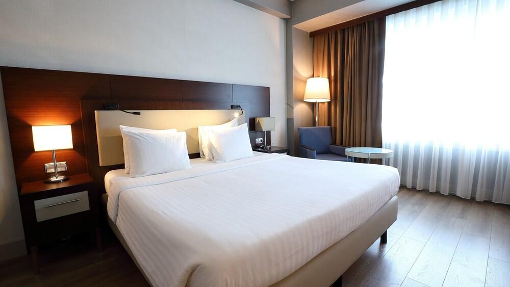 Delta Hotels by Marriott Istanbul West - Room