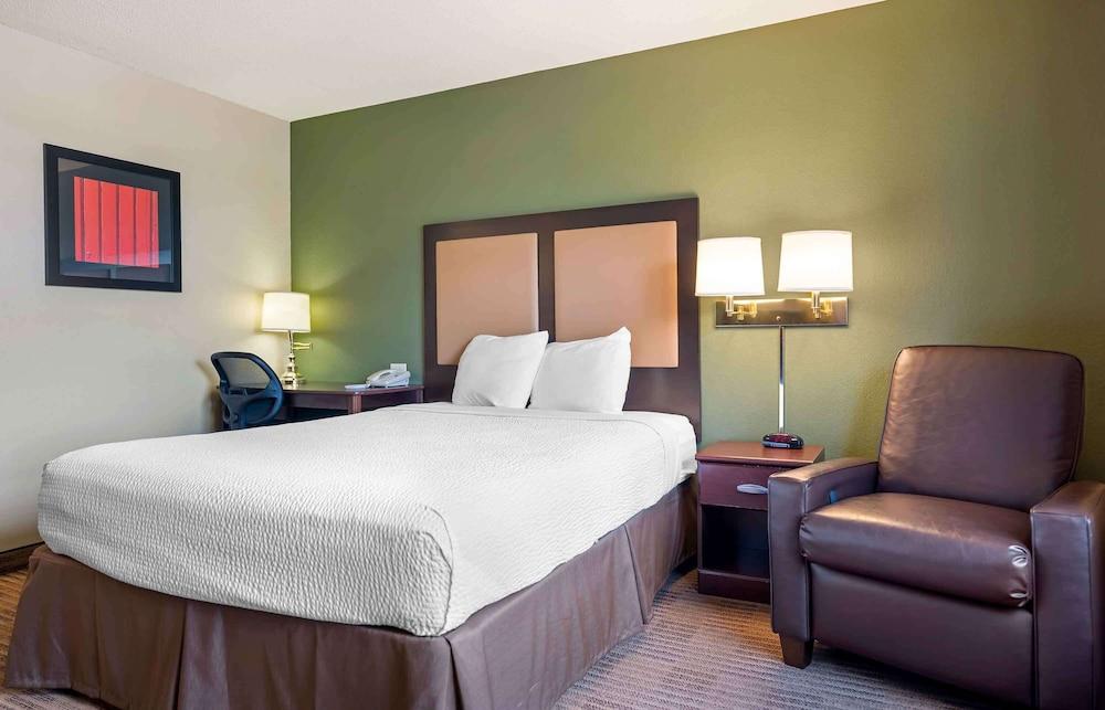Extended Stay America Select Suites Chicago Hanover Park - Room