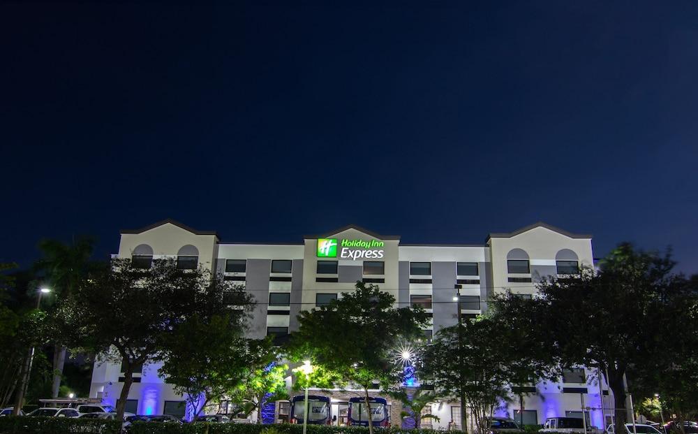 Holiday Inn Express & Suites Ft. Lauderdale Airport West, an IHG Hotel - Featured Image