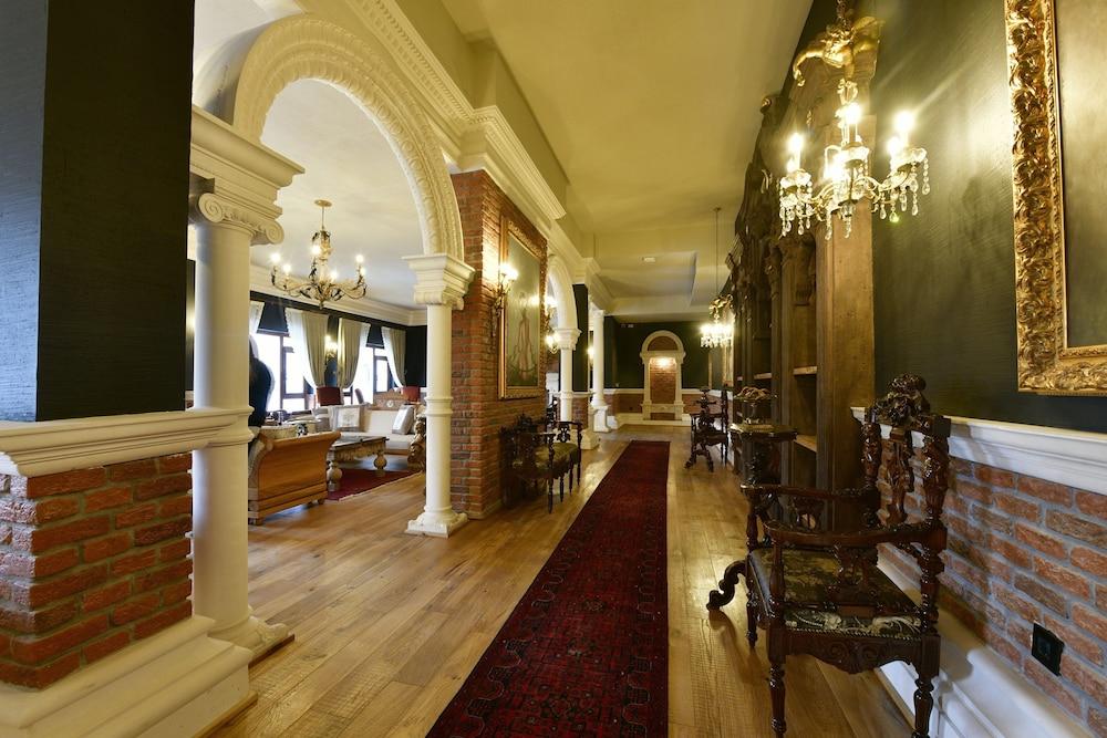 Sacred Mansion - Lobby Sitting Area