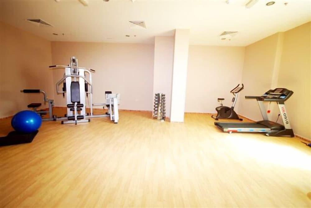 Al Bustan Tower Hotel Suites - Fitness Facility