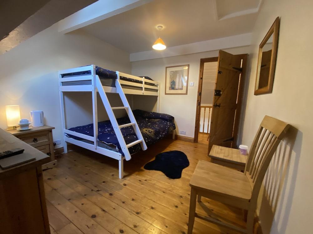 Quaint 4 Bed Barn Conversion Barnhouse Starshinezz - Room
