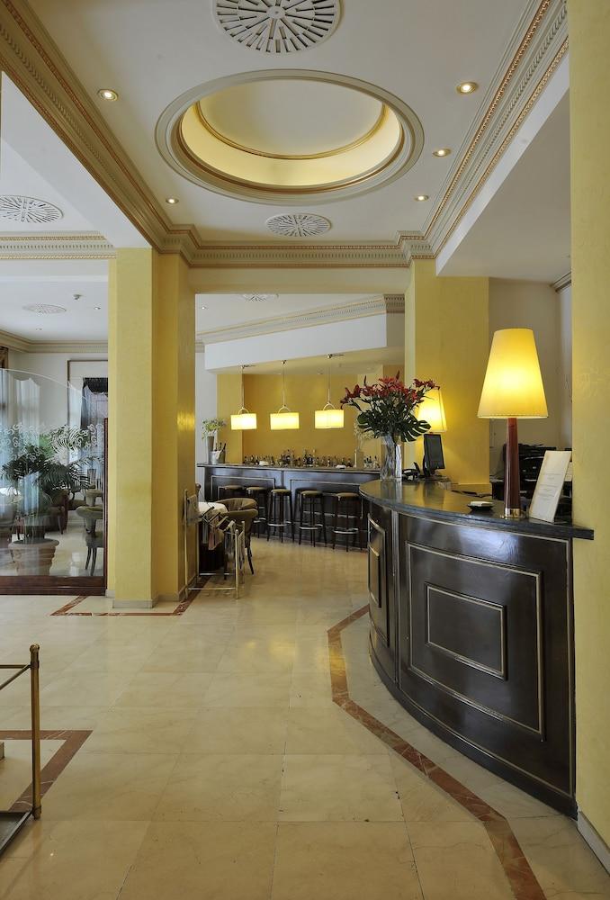 Hotel Roger de Lluria Barcelona - Reception