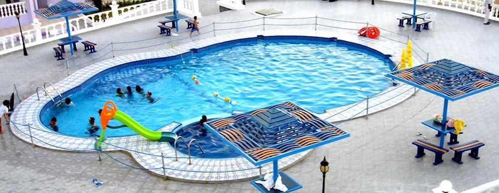 Dolphin Beach Resort - Outdoor Pool