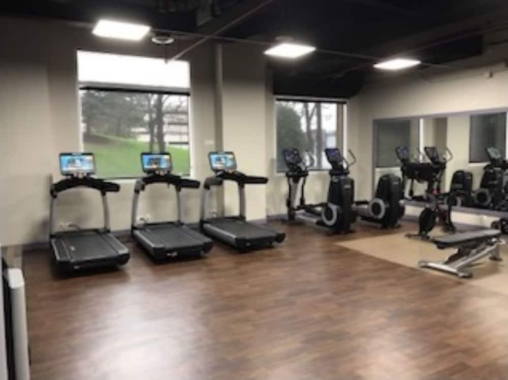 DoubleTree Suites by Hilton Htl & Conf Cntr Downers Grove - Gym