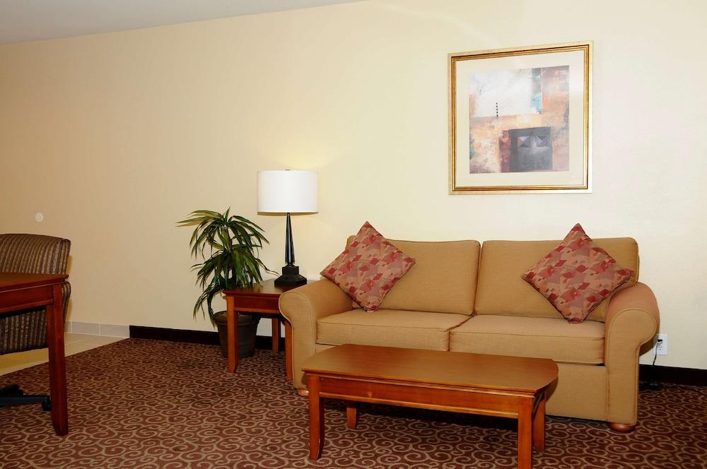 Hampton Inn & Suites Red Bluff - Room