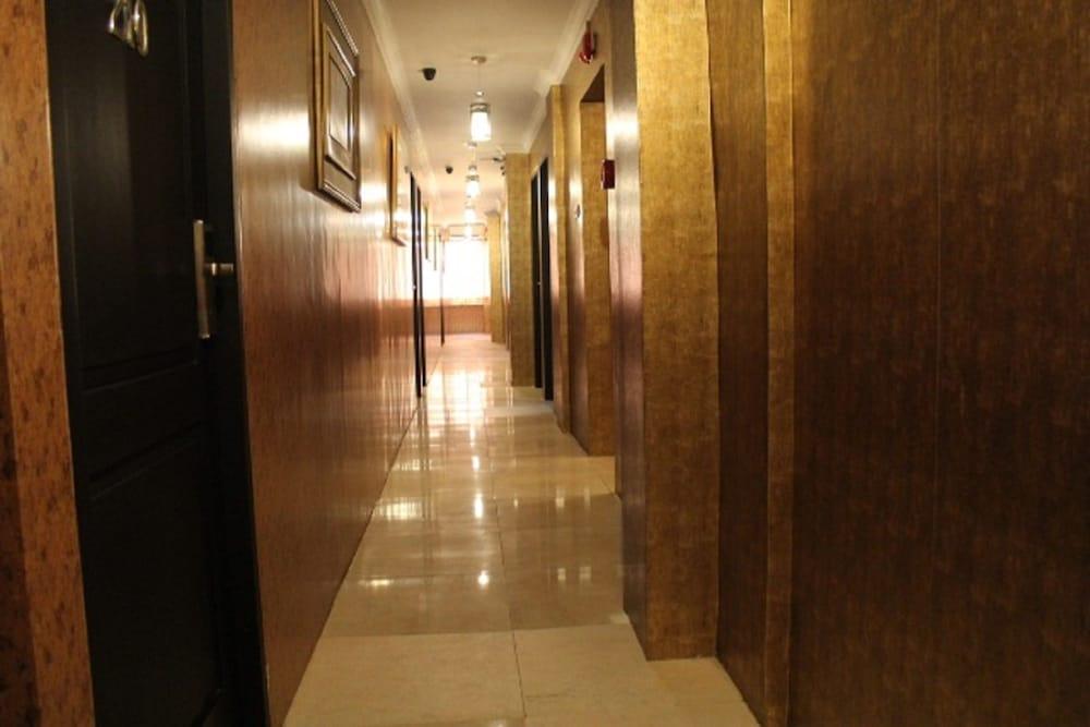 Twins Hotel Manggadua - Interior Detail