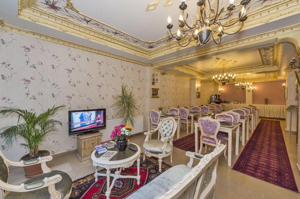 Istanbul Holiday Hotel - Lobby Sitting Area