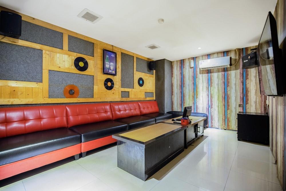 City Icon Residence - Karaoke Room
