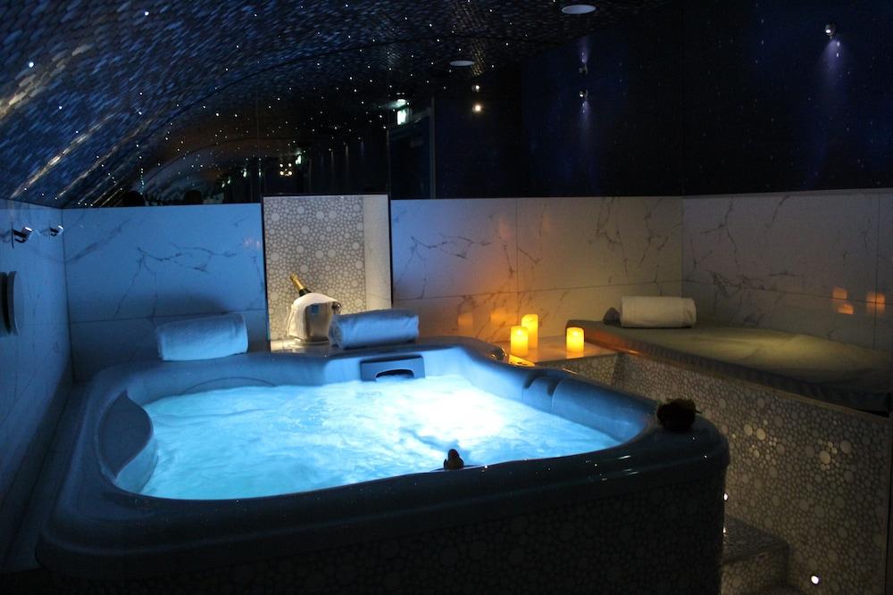 Secret de Paris - Hotel & Spa - Indoor Spa Tub