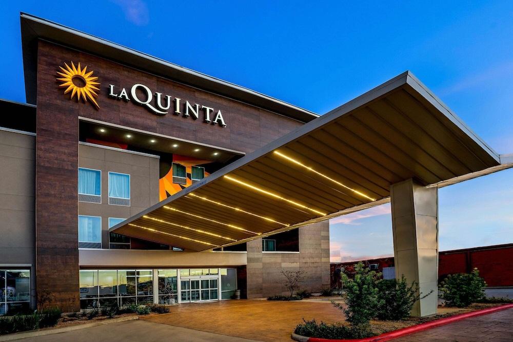 La Quinta Inn & Suites by Wyndham Houston Cypress - Exterior