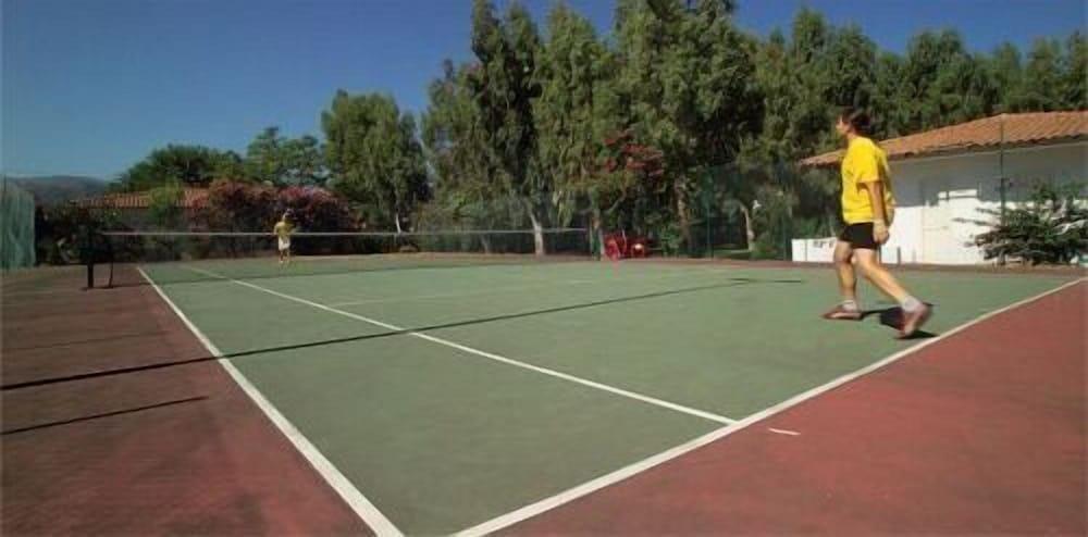 فيلاجيو سيمنينزارو - Tennis Court