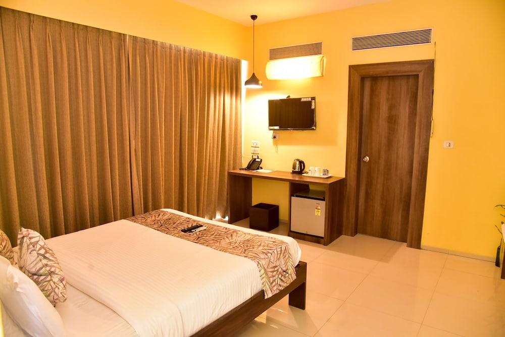 Sharanam Green Resort - Room