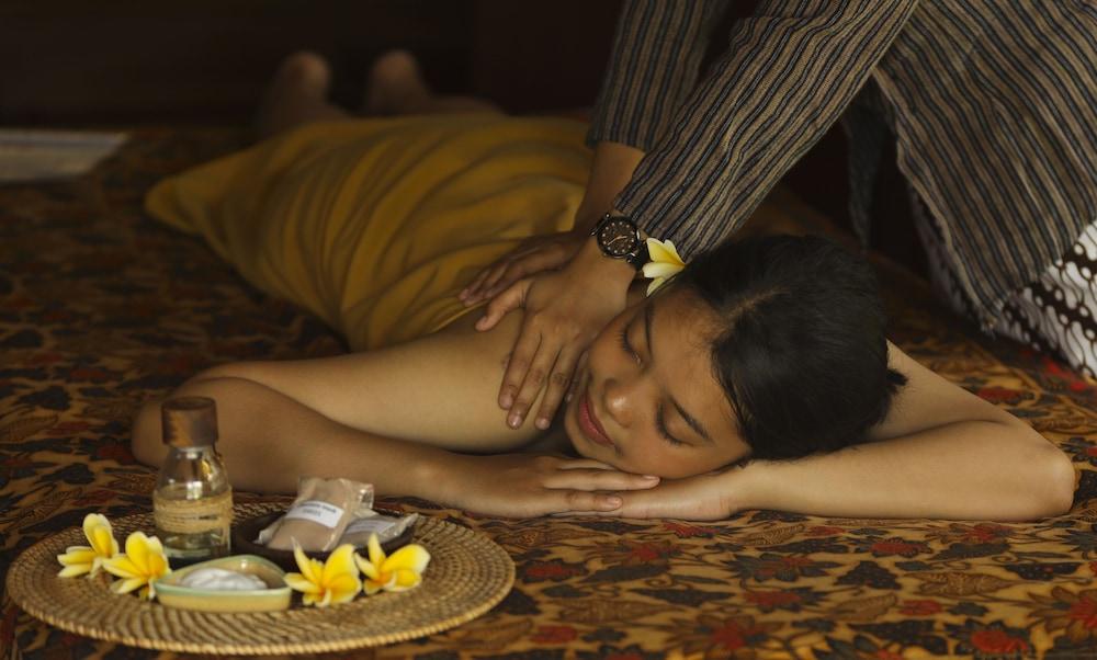 Amata Borobudur Resort - Massage