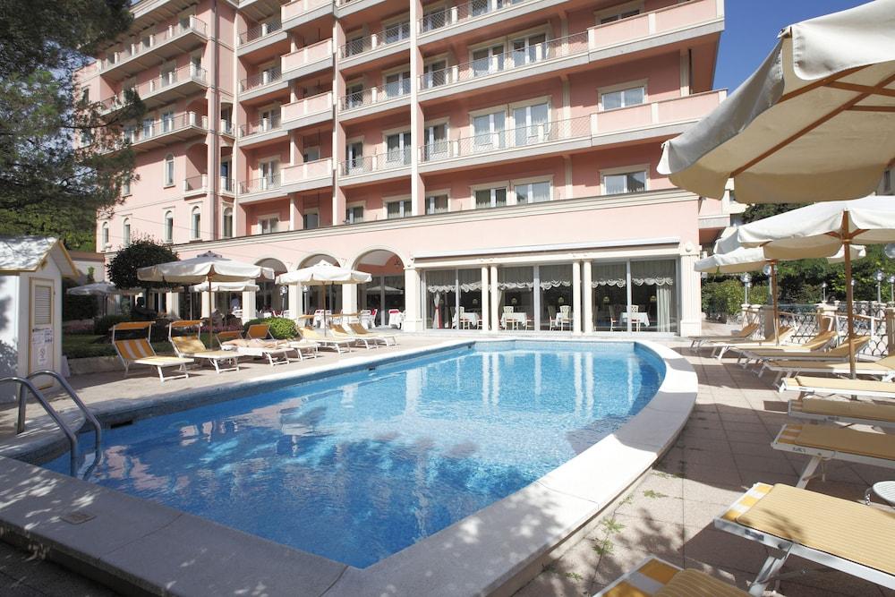 Hotel De La Paix - Outdoor Pool