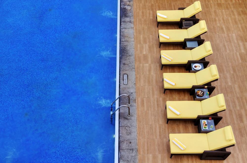 Hotel Royal Orchid Bangalore - Rooftop Pool