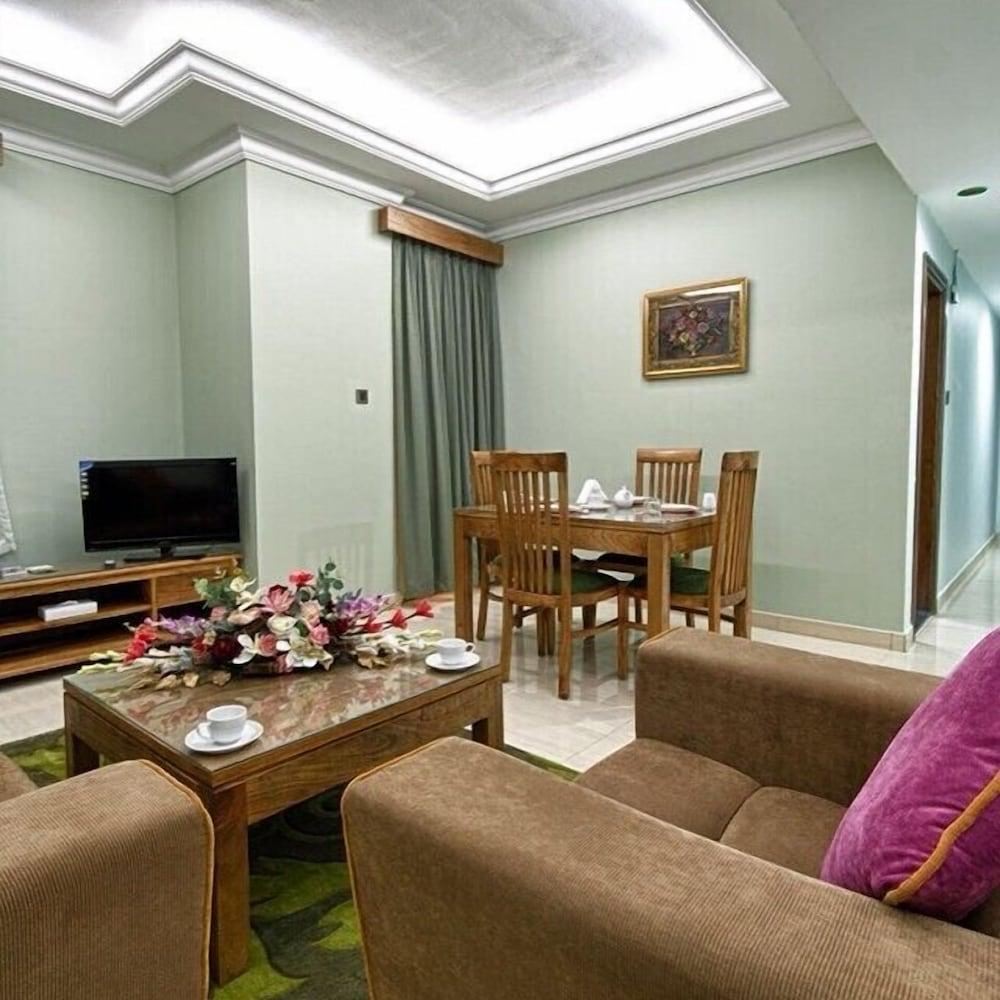 Al Sheraa hotel Apartments - Living Room