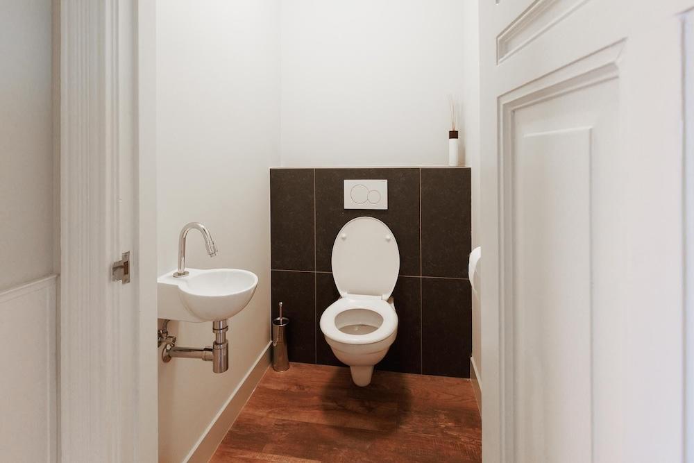 Bloemendaal Hotel Collection Apartments - Bathroom