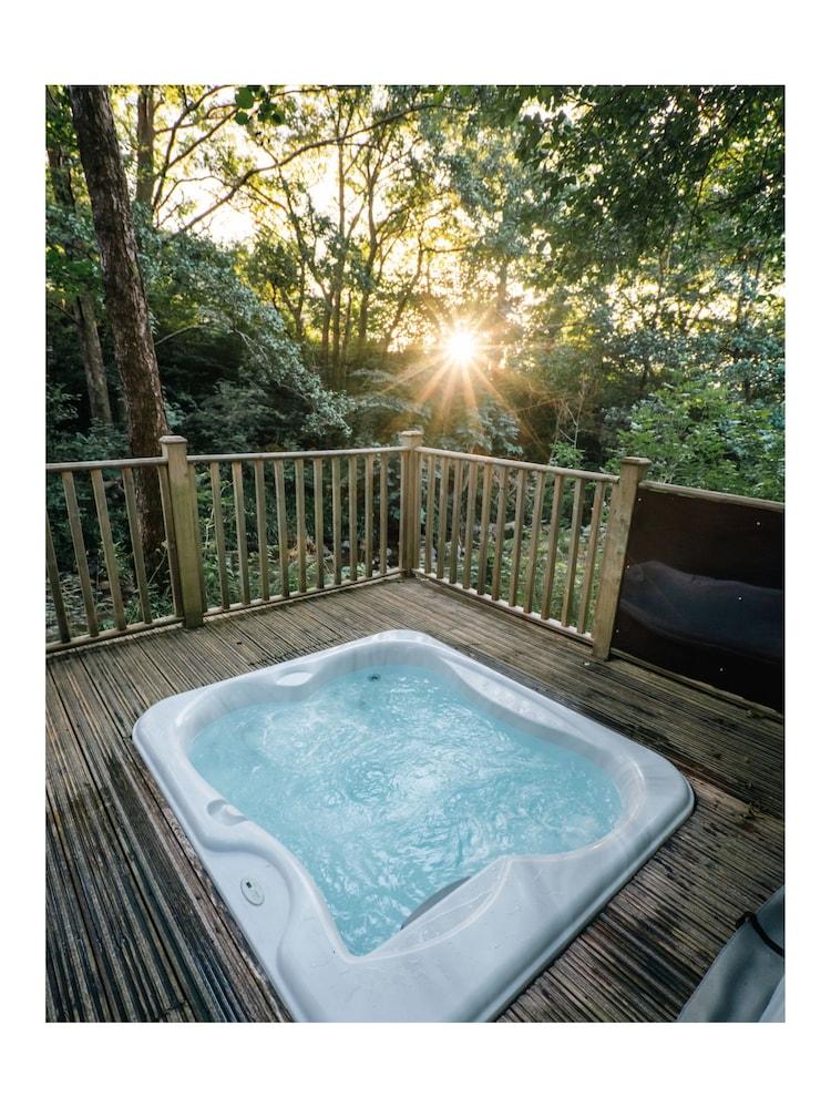RiverBeds Lodges with Hot Tubs - Outdoor Spa Tub