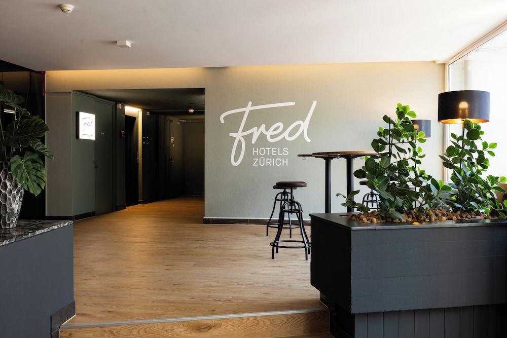 Fred Hotel Leonhardstrasse | Self Check-in - Lobby Sitting Area