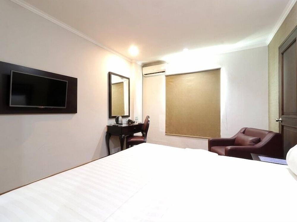P Hotel Jakarta - Room