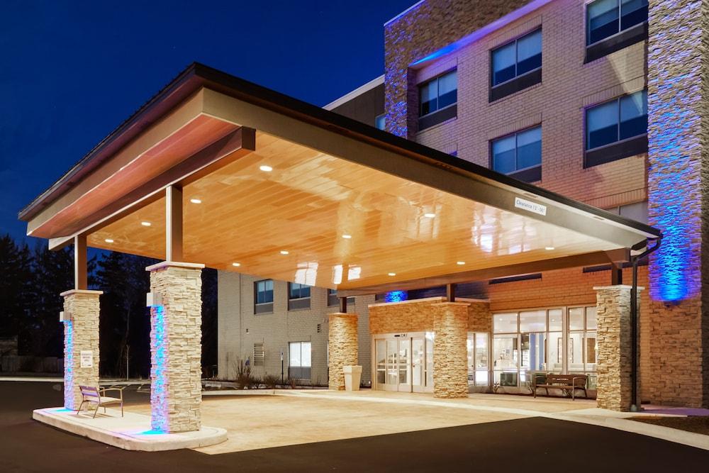 Holiday Inn Express & Suites Chicago North Shore - Niles, an IHG Hotel - Featured Image