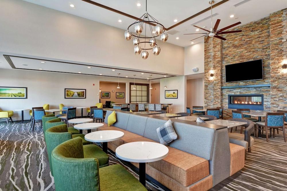 Homewood Suites by Hilton Hadley Amherst - Lobby