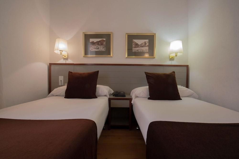 Hotel Comtes d'Urgell - Room