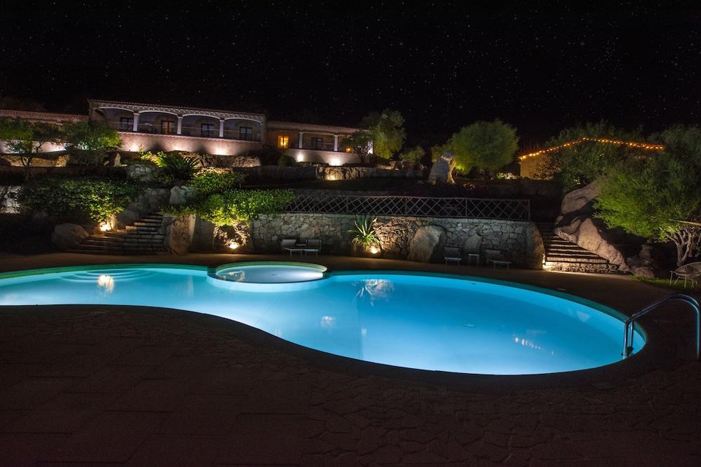 Moma Hotel Cannigione - Outdoor Pool