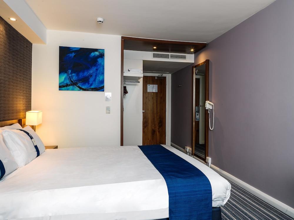 Holiday Inn Express London Gatwick - Crawley, an IHG Hotel - Room