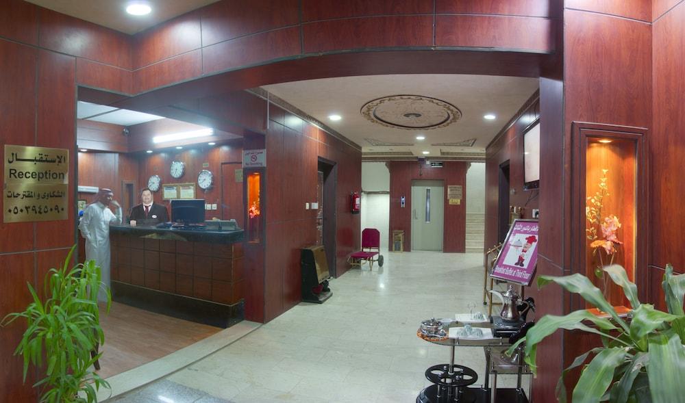 الفرحان للأجنحة الفندقية - الرياض (حي السلام) - Interior Entrance
