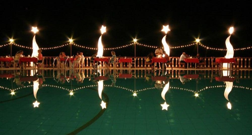 Nazri Resort - Outdoor Pool