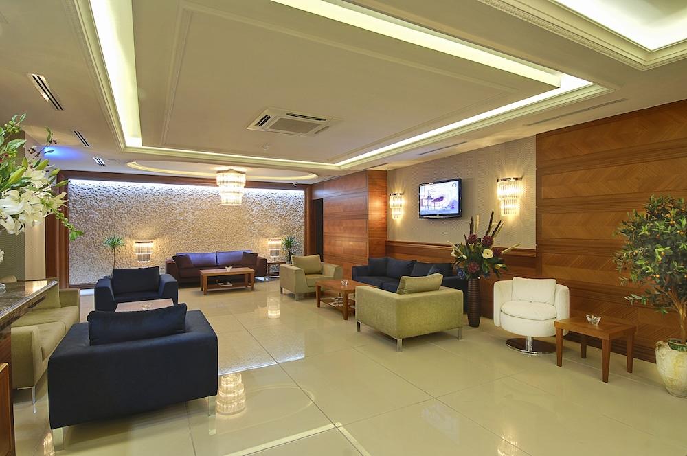 Tugcu Hotel Select - Lobby Sitting Area
