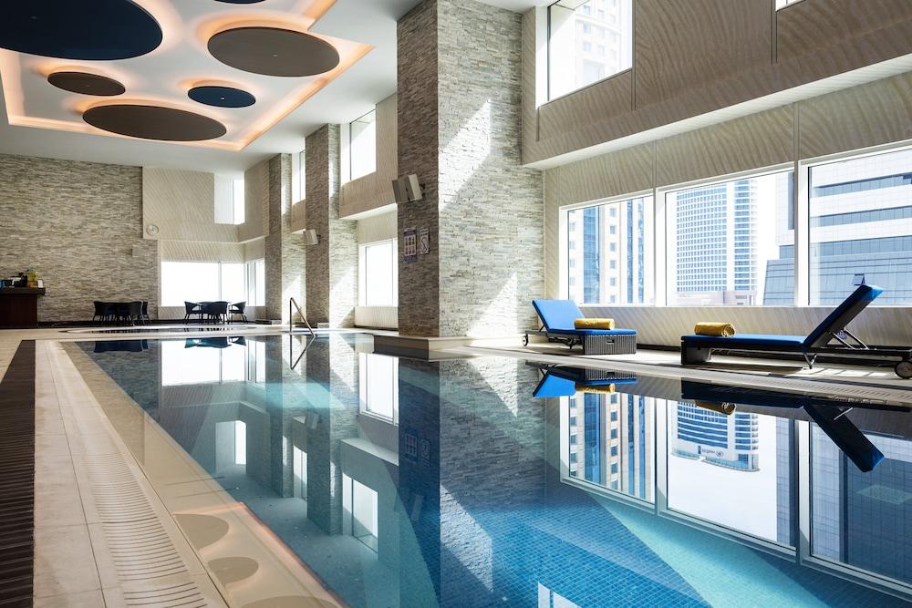 فندق ومساكن سينتارا وست باي الدوحة - Indoor/Outdoor Pool