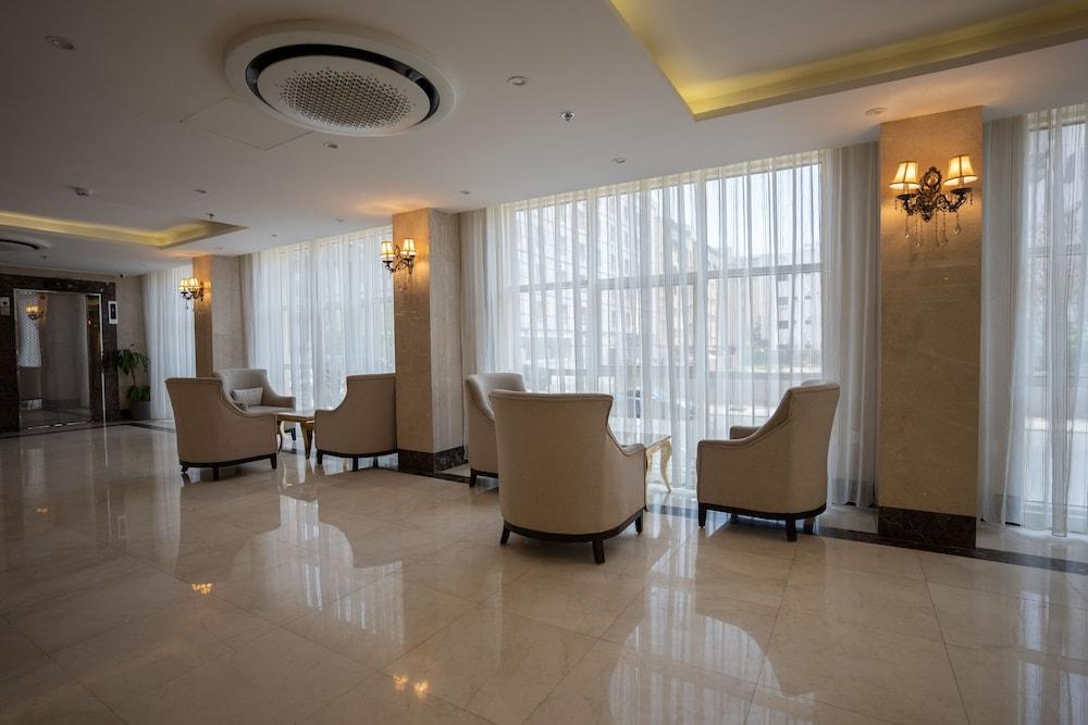 Rosemond Al Hamra - Lobby Sitting Area