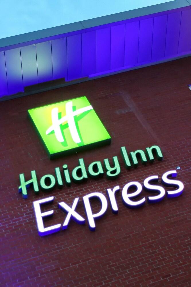 Holiday Inn Express Birmingham Redditch, an IHG Hotel - Exterior