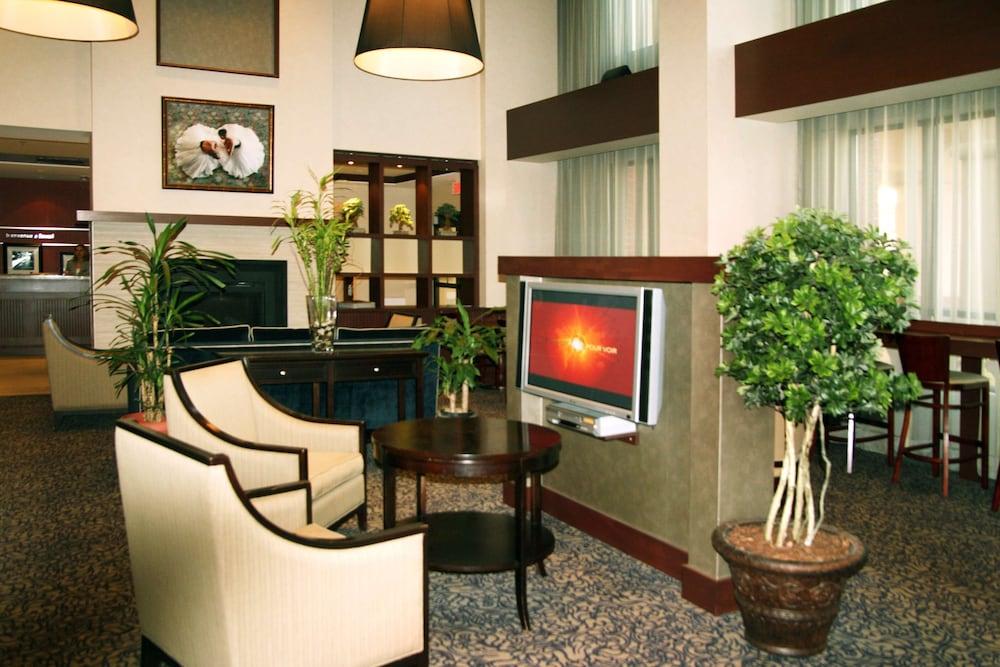 Hampton Inn & Suites by Hilton Laval - Reception