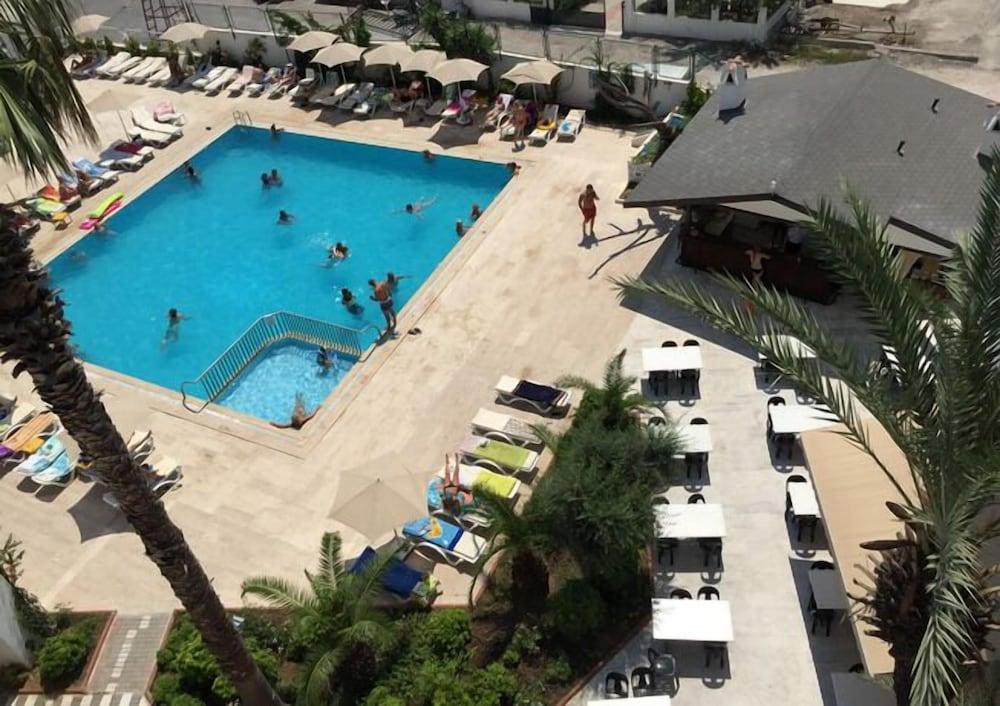 Sonnen Hotel - Outdoor Pool