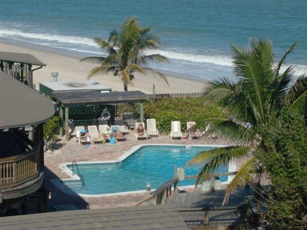 The Driftwood Resort - Outdoor Pool