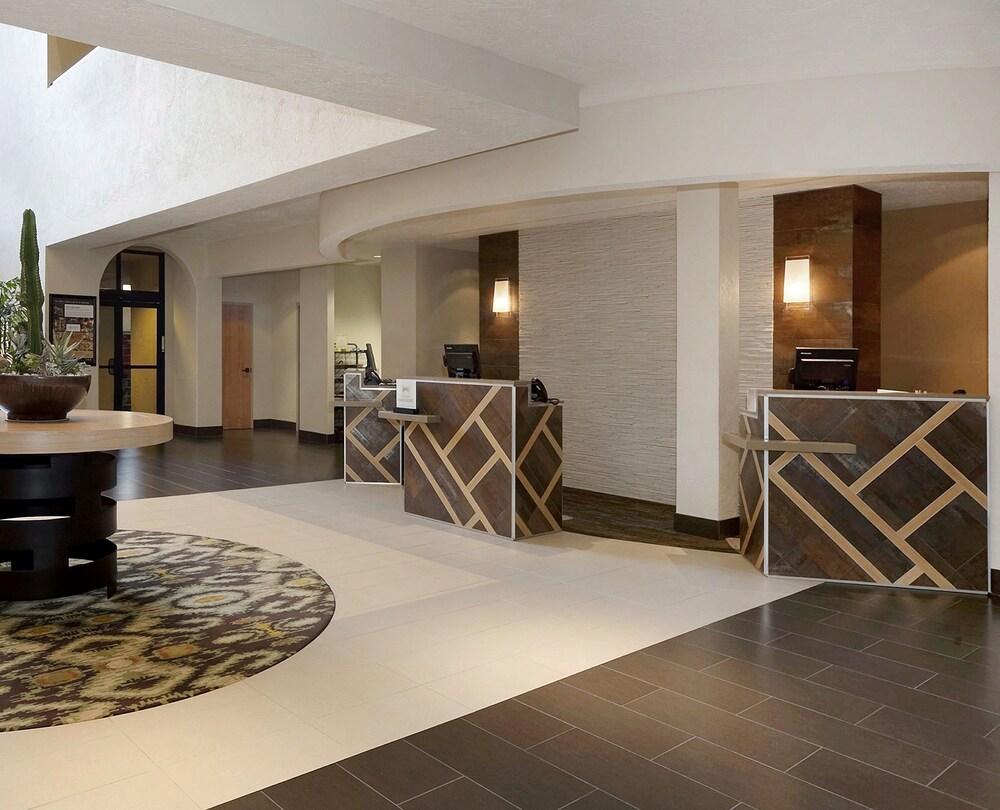 Embassy Suites by Hilton Phoenix Tempe - Reception