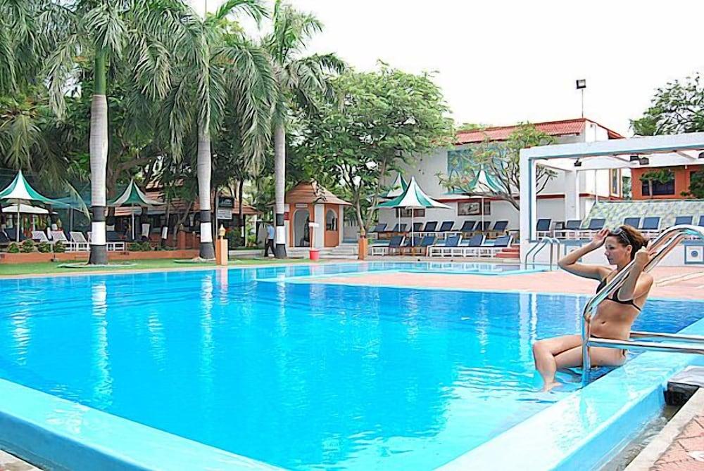 Ideal Beach Resort - Outdoor Pool