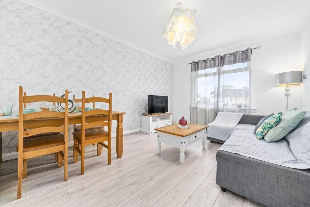 Two Bedroom Apartment by Klass Living Serviced Accommodation Motherwell - Anderson Apartment With WiFi &Parking - Room amenity